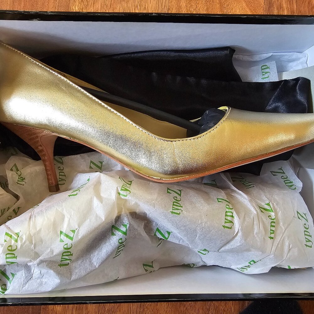 Gold Pumps